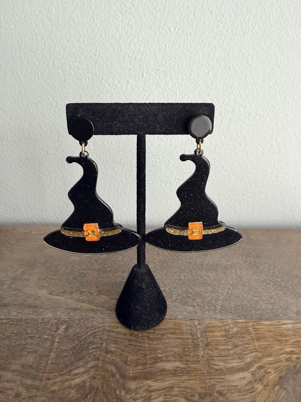 New Without Tags Black Glitter Acrylic Witch Hat Halloween Dangle Earrings
